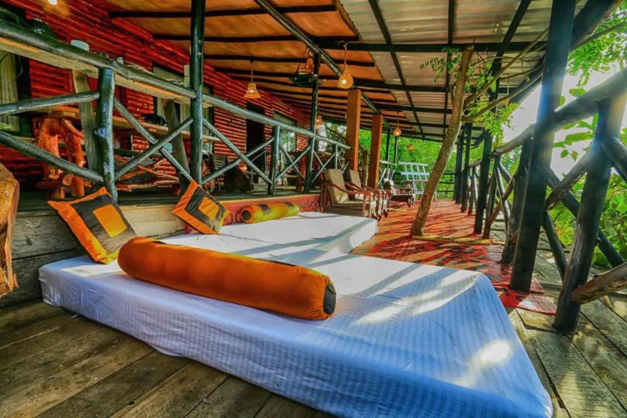 Hilltop Wood Lodge Элла Экстерьер фото